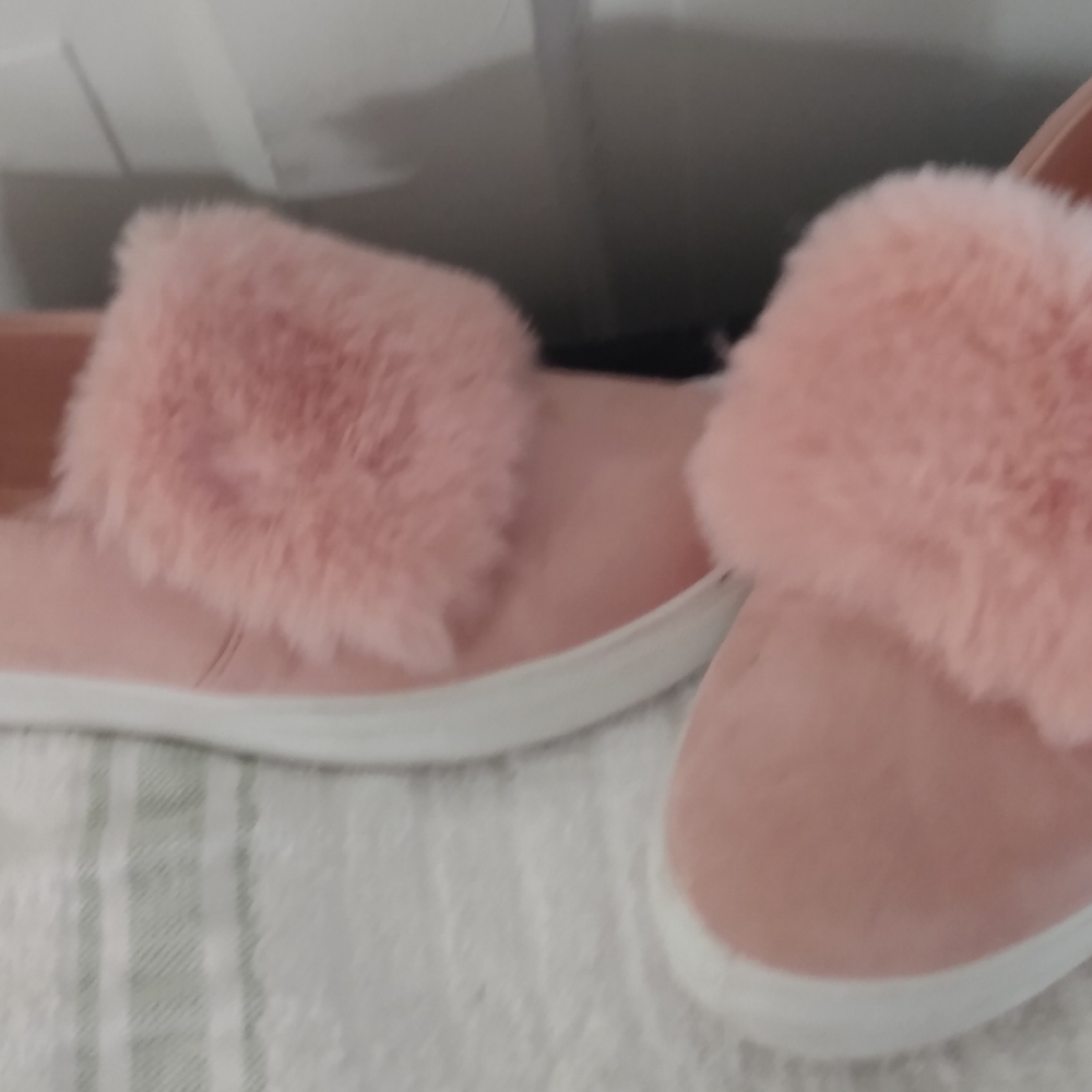 Shoe - Picture 2 of 5